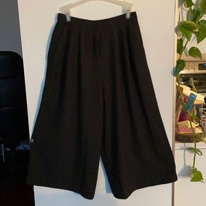 Black wide culottes